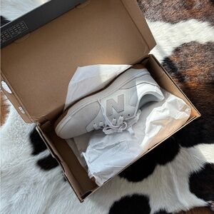 New Balance Women’s Gray Sneakers